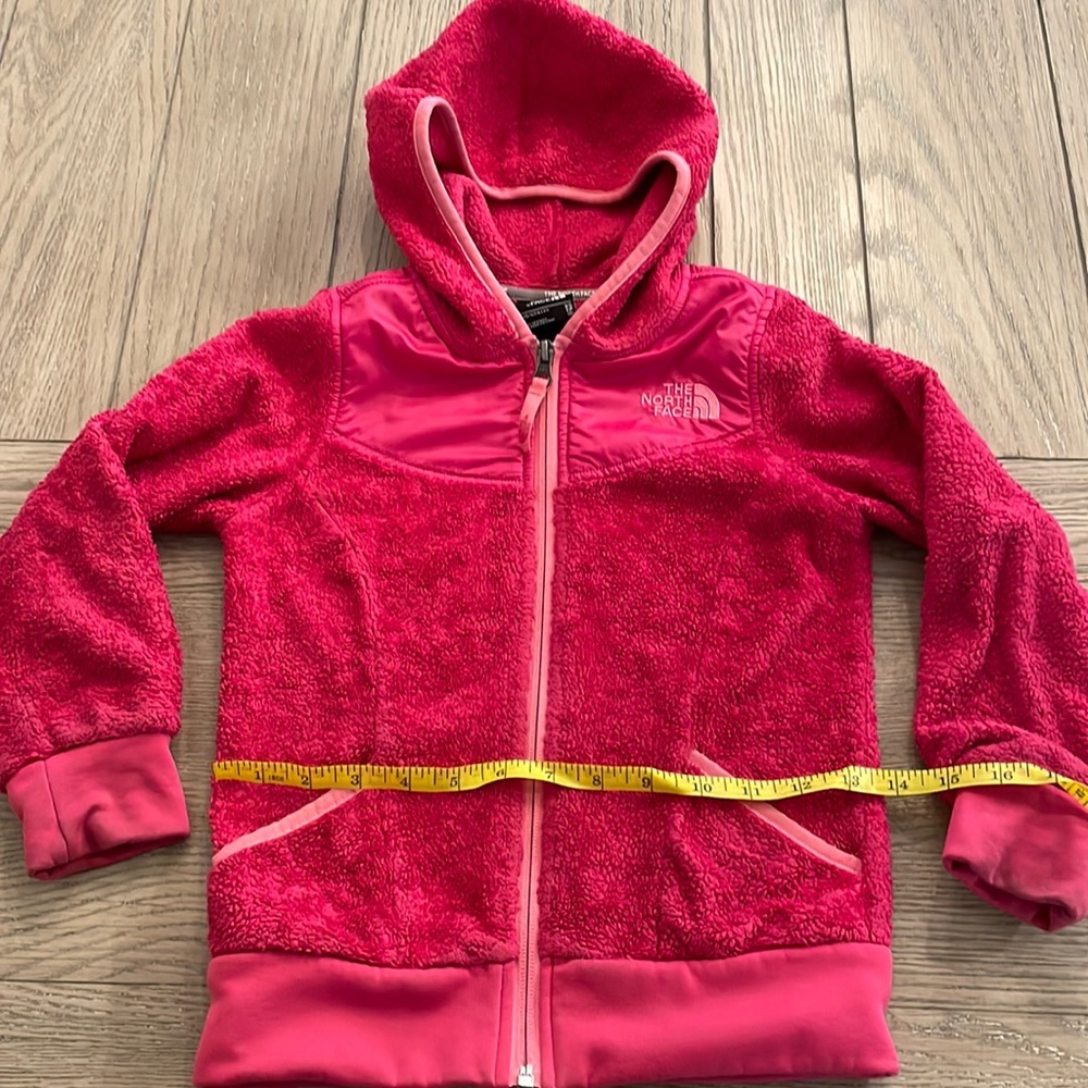 Girls The North Face fleece zip up size 6. Girls zip up fleece Northface size 6